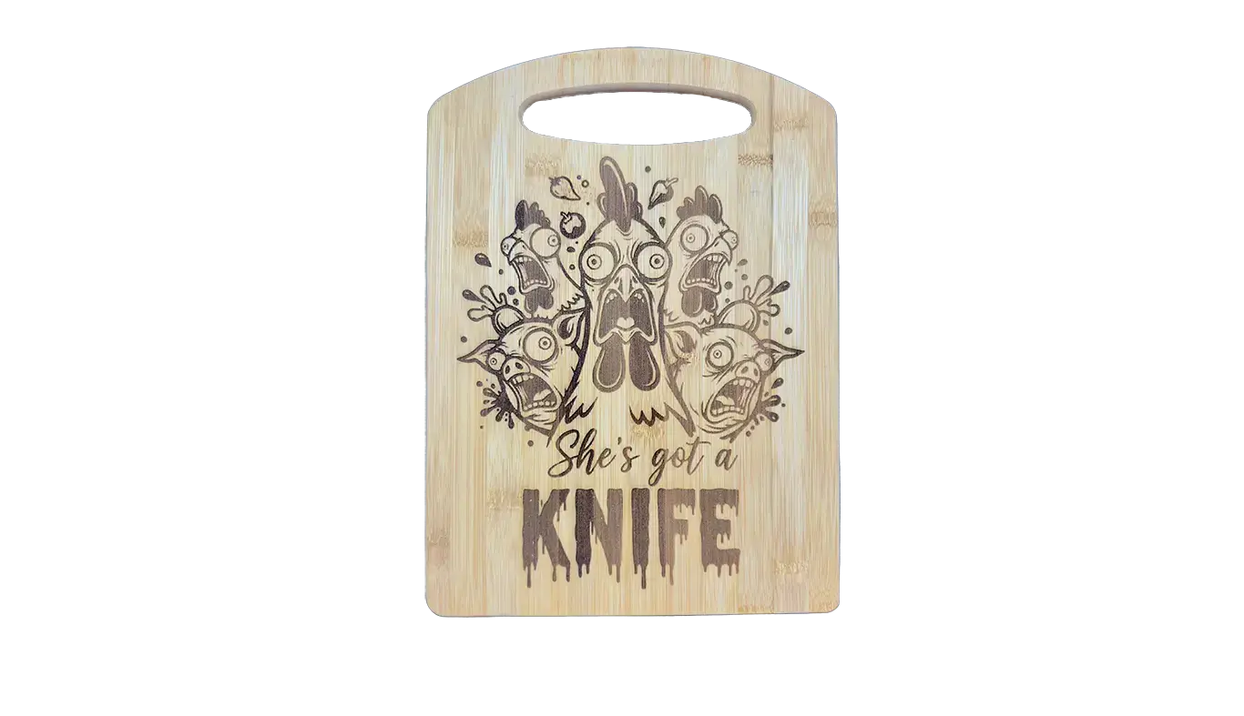 Funny laser engraved wooden cutting board pig chicken, ξύλο κοπής με χάραξη "She's got a knife", Laser Muse Art