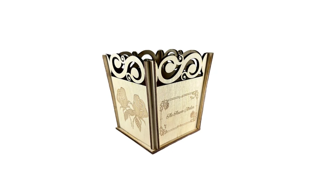 Flower-pot-wooden-engraved-custom-gift-garaden-flower-shop-γλαστράκι-ξύλινο-λουλουδιών-ανθοπωλείο-έκθεση-λουλουδιών-δώρο