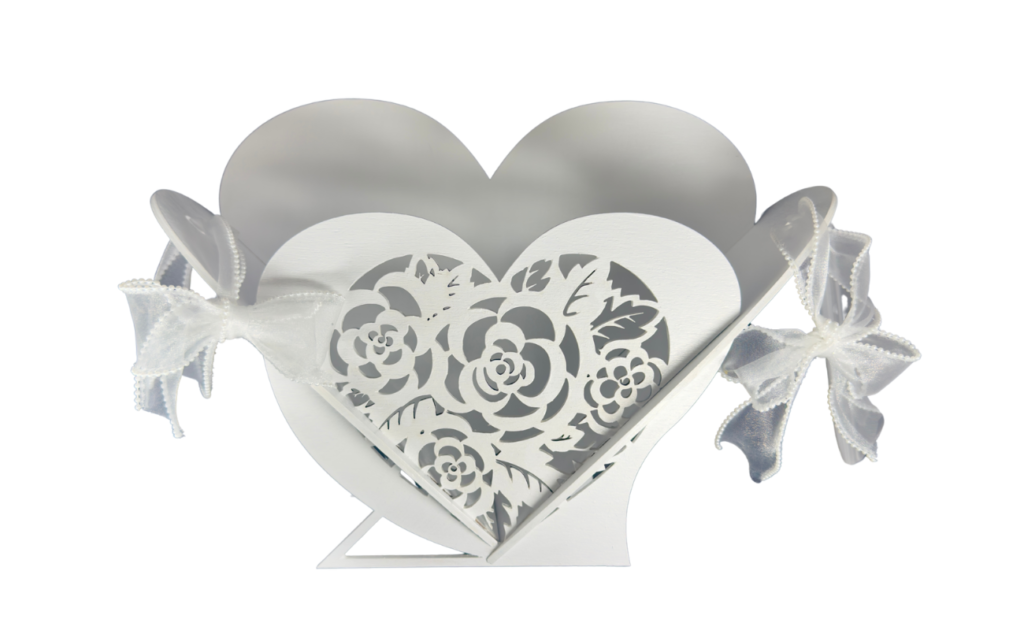 Wedding-box-wooden-satin-white-flowers-καλάθι-λουλουδιών-καρδιά-γάμος-διακόσμηση